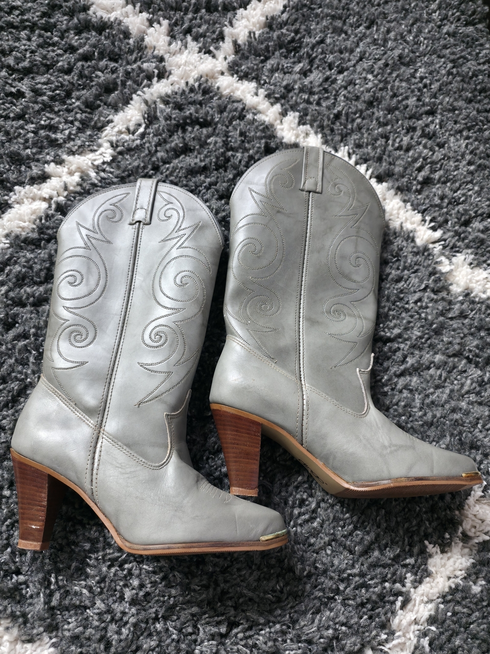 Women’s dingo Gray  leather western style boots size 8M